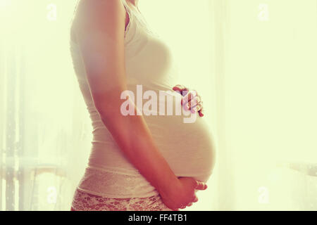 Droit des femmes enceintes woman with hands Banque D'Images