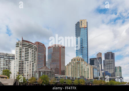 MELBOURNE - JAN 31 2016 : Eureka Tower et des tours d'immeubles de bureaux panorama Banque D'Images