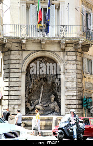 Statue fontaine de la déesse Junon qui fait partie de la Quattro Fontane à Rome. Banque D'Images
