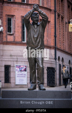 Brian Clough OBE Statue Place du Marché Nottingham Nottinghamshire en Angleterre Banque D'Images