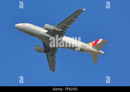 Airbus A319 Germanwings D-AKNS au départ de l'aéroport Heathrow de Londres, UK Banque D'Images