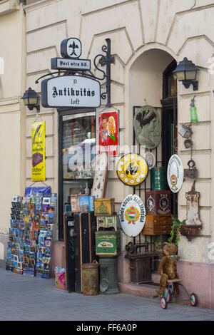 Antique shop sur Vaci utca à Pest, Budapest, Hongrie Banque D'Images