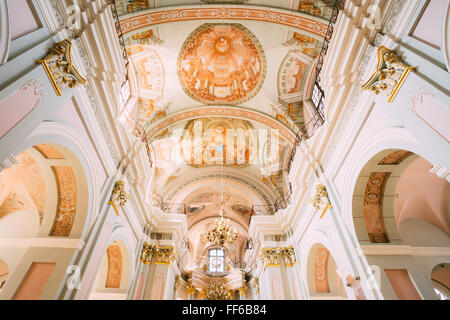 Minsk, Belarus - 20 mai 2015 : des fresques au plafond de la cathédrale de Saint Vierge Marie à Minsk, en Biélorussie. Banque D'Images