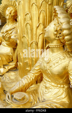 Statues de grès doré d'un homme et de la femme, Maison chinoise, parc Sanssouci, Potsdam, Allemagne Banque D'Images