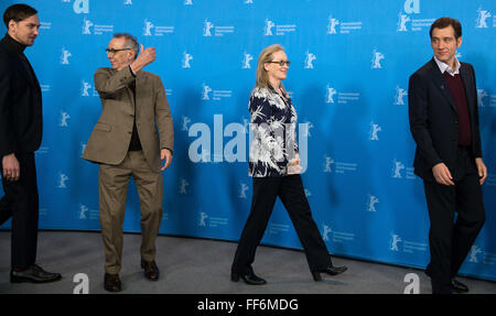 Berlin, Allemagne. Feb 11, 2016. 66e Festival International du Film de Berlin, Allemagne, 11 février 2016. Dieter Kosslick, Directeur du Festival et des membres du jury (L-R) Lars Eidinger et jury président Meryl Streep (USA). La Berlinale se déroule du 11 février au 21 février 2016. Photo : KAY NIETFELD/dpa/Alamy Live News Banque D'Images