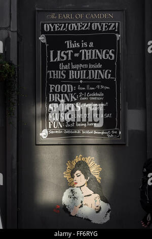 Londres, Royaume-Uni. 11 Février, 2016. Amy Winehouse murale sur mur de la Comte de Camden Road, pub, Camden Town Crédit : Guy Josse/Alamy Live News Banque D'Images