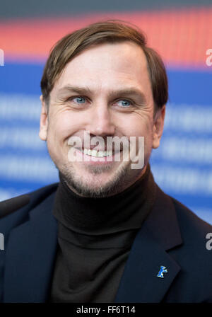 Berlin, Allemagne. Feb 11, 2016. 66e Festival International du Film de Berlin, Allemagne, 11 février 2016. Membre du jury Lars Eidinger lors d'une conférence de presse. La Berlinale se déroule du 11 février au 21 février 2016. Photo : KAY NIETFELD/dpa/Alamy Live News Banque D'Images