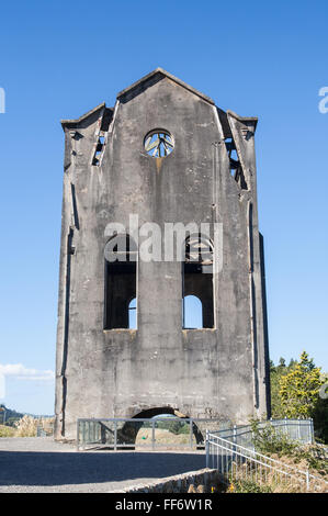 Un bâtiment d'exploitation minière abandonnée à Waihi, péninsule de Coromandel, Ile du Nord, Nouvelle-Zélande Banque D'Images