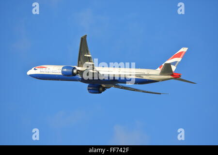 British Airways Boeing 777-36G NER-STBB qui décolle de l'aéroport de Heathrow, Londres, UK Banque D'Images