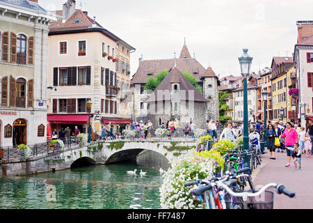 ANNECY, FRANCE, 23 août 2015 - Palais de l'isle, belle place de la ville. Annecy est connu pour être appelé la Venise Française Banque D'Images