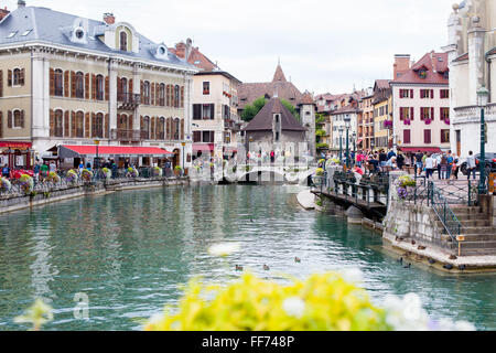 ANNECY, FRANCE, 23 août 2015 - Palais de l'isle, belle place de la ville. Annecy est connu pour être appelé la Venise Française Banque D'Images