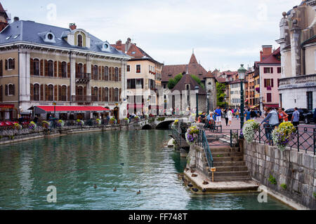 ANNECY, FRANCE, 23 août 2015 - Palais de l'isle, belle place de la ville. Annecy est connu pour être appelé la Venise Française Banque D'Images