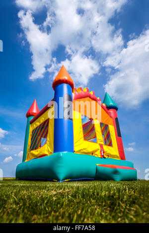 Château gonflable bounce house aller en cour. Banque D'Images