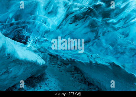 Grotte de glace à la base du Glacier Jökulsárlón, Islande Banque D'Images