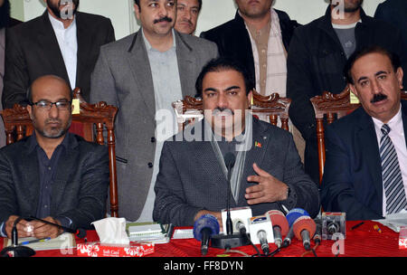 Le ministre de la Santé, du Balouchistan Mir Rehmat Saleh Baloch adresses aux personnes des médias au cours de conférence de presse au centre du rein à Quetta le Jeudi, Février 11, 2016. Banque D'Images