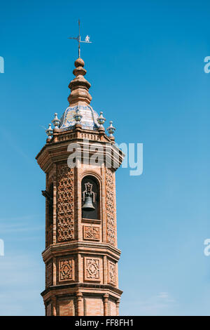 Close up de la chapelle néo-mauresque d'El Carmen à Séville, Espagne. Bell Tower Banque D'Images