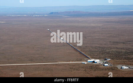 (160211) -- WASHINGTON, 11 février (Xinhua) -- File photo montre l'interféromètre laser à ondes gravitationnelles LIGO (observatoire) à Hanford, Washington, aux États-Unis. Des scientifiques américains a déclaré jeudi qu'ils ont détecté l'existence d'ondes gravitationnelles, qui avaient été prédites par Albert Einstein de la théorie de la relativité générale il y a 100 ans.(Xinhua/Caltech/MIT/Laboratoire LIGO) Banque D'Images