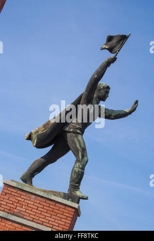 Statue de l'ère communiste hongrois de capitaine de l'Armée Rouge né dans le Memento Park Steinmetz, Budapest, Hongrie Banque D'Images