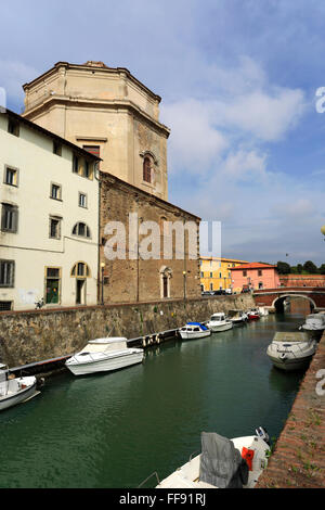 Bateaux le long du Royal Canal, Venise Nuovo trimestre, la ville de Livourne, Toscane, Italie, Europe. Banque D'Images