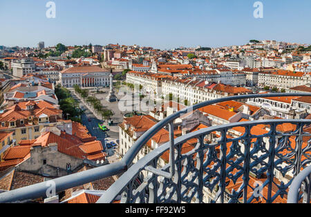 Portugal, Lisbonne, vue de Pedro IV Square à partir de la terrasse du niveau supérieur de l'ascenseur de Santa Justa Banque D'Images