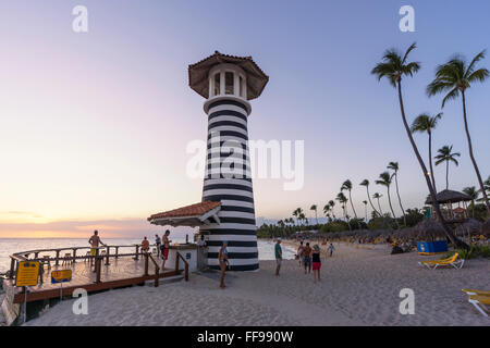 Playa Dominicus, le phare Bar de plage, Coucher de soleil, Iberostar Hacienda Dominicus, Bayahibe, la République Dominicaine Banque D'Images