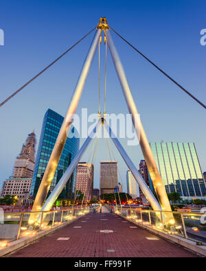 Hartford, Connecticut, USA skyline at Founders Bridge. Banque D'Images