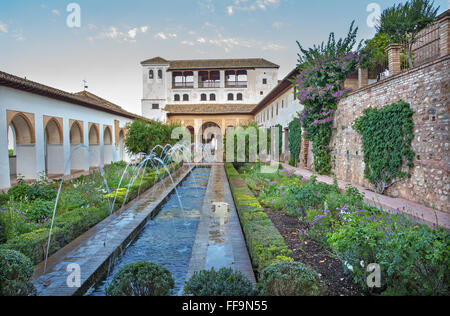 GRANADA, ESPAGNE - 30 MAI 2015 : l'gardnes et Generalife palace à matin. Banque D'Images