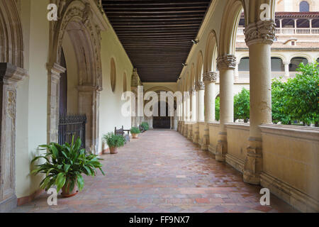 GRANADA, ESPAGNE - 29 MAI 2015 : l'atrium de l'église Monasterio de San Jeronimo. Banque D'Images