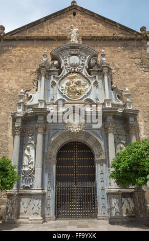 GRANADA, ESPAGNE - 29 MAI 2015 : Le portail de l'église Iglesia de los santos Justo y Pastor conçu par Jose Bada (1691 - 1755) Banque D'Images