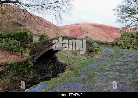 Pack Horse Bridge, sur le Pennine Way à Marsden. Banque D'Images