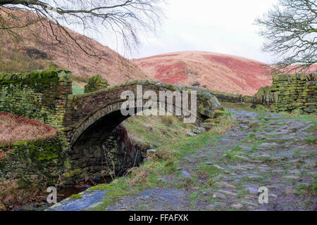 Pack Horse Bridge, sur le Pennine Way à Marsden. Banque D'Images