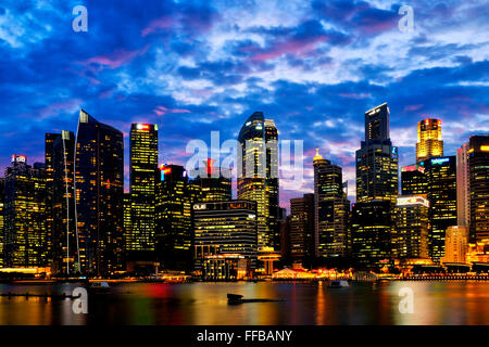 Vue sur le centre-ville de core à partir de la Marina Bay, Singapour Banque D'Images