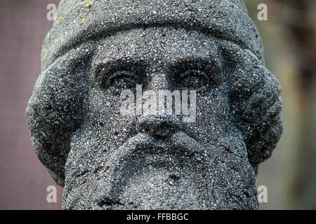 Mainz, Allemagne. Feb 11, 2016. Un ancien buste de Johannes Gutenberg, inventeur de la typographie moderne et l'université uf éponyme, photographié sur le campus de l'Johannes Gutenberg-University à Mainz, Allemagne, 11 février 2016. L'université célèbre son 70e anniversaire cette année, qui est rouvert en 1946 après la Seconde Guerre mondiale et d'un environ 150 l'année de la clôture. Photo : Fredrik von Erichsen/dpa/Alamy Live News Banque D'Images