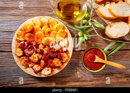 Pulpo a Feira tapas avec octopus pommes gallega style et paprika recette d'Espagne Banque D'Images