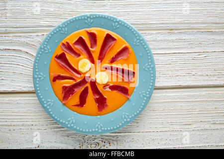 Matières premières alimentaires tapas Salmorejo soupe de tomate à partir de l'Espagne andalouse Banque D'Images