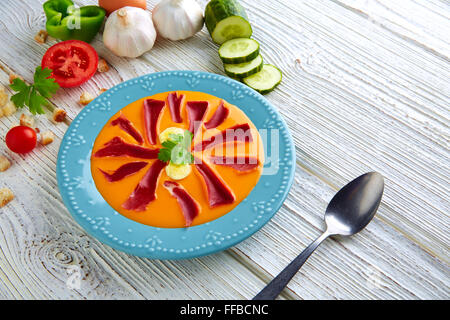 Matières premières alimentaires tapas Salmorejo soupe de tomate à partir de l'Espagne andalouse Banque D'Images