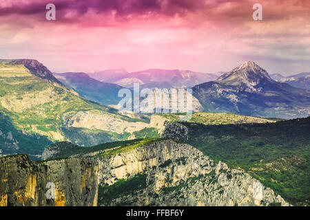 Beau paysage extraordinaire de gorges du Verdon, dans le sud-est de la France. Tonique photo. Voyages et randonnées concept. Banque D'Images