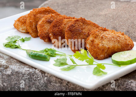 Rissoles de crevettes est un délicieux apéritif, appétissante et qui fond dans la bouche. Banque D'Images