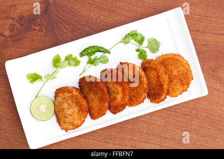 Rissoles de crevettes est un délicieux apéritif, appétissante et qui fond dans la bouche. Banque D'Images