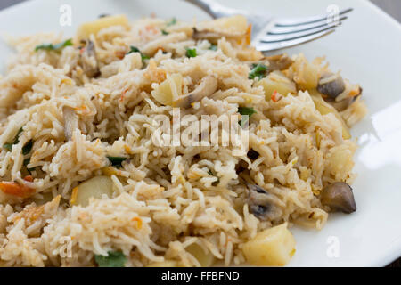 Mushroom pulao de Goa est presque similaire à la crevette goan pulao mais au lieu de crevette, les champignons sont utilisés pour cuisiner. Banque D'Images