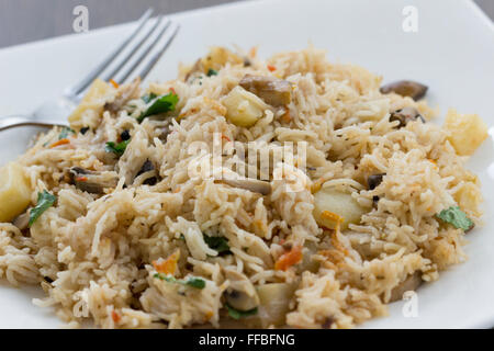 Mushroom pulao de Goa est presque similaire à la crevette goan pulao mais au lieu de crevette, les champignons sont utilisés pour cuisiner. Banque D'Images