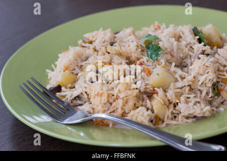 Mushroom pulao de Goa est presque similaire à la crevette goan pulao mais au lieu de crevette, les champignons sont utilisés pour cuisiner. Banque D'Images