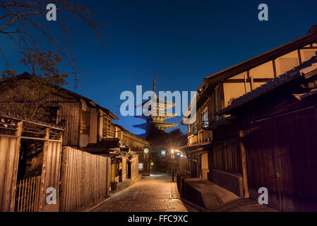 Vue de la Pagode Yasaka à nuit, Kyoto, Japon Banque D'Images