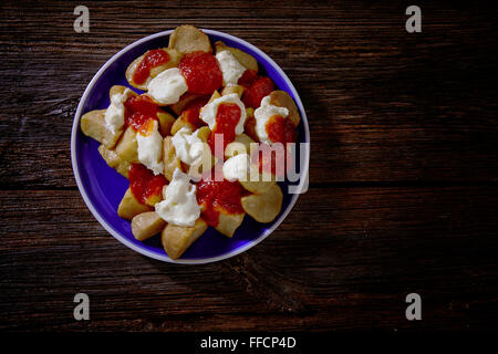 Tapas patatas bravas pomme frites mayonnaise à la tomate et de l'Espagne Banque D'Images