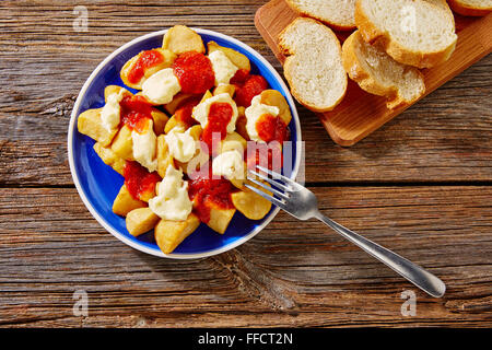 Tapas patatas bravas pomme frites mayonnaise à la tomate et de l'Espagne Banque D'Images