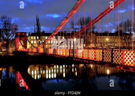Carlton Bridge, également connu sous le nom de South Portland Street pont suspendu, à Glasgow, en Écosse au crépuscule Banque D'Images