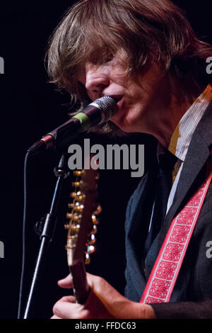 Milan Italie. 09 décembre 2011. Le chanteur/compositeur Thurston Moore effectue sur scène au teatro Dal Verme de prese Banque D'Images