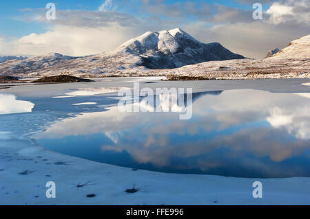 Cul Beag et Lochan un ais en hiver de Knockan Cliff - Ross-shire, Scotland, UK. Banque D'Images