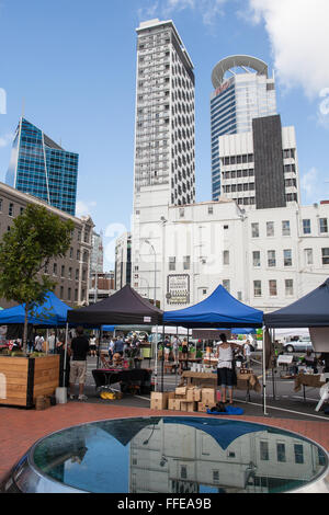 Marché alimentaire Les agriculteurs à côté de la gare de Britomart au centre d'Auckland. Banque D'Images