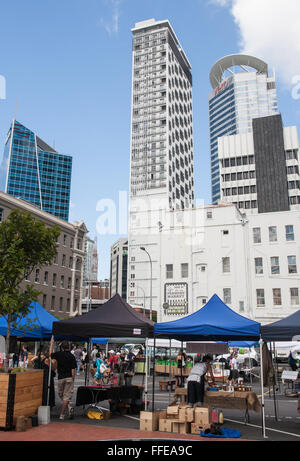 Marché alimentaire Les agriculteurs à côté de la gare de Britomart au centre d'Auckland. Banque D'Images